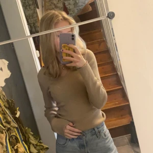 Tröja - Jätte fin tröja från na-kd, jätte skönt material! Har bara använt den typ 3 gånger🥰