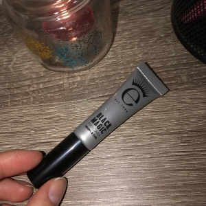 black magic mascara - black magic mascara oanvänd såklart. har en likadan och dom är super!  