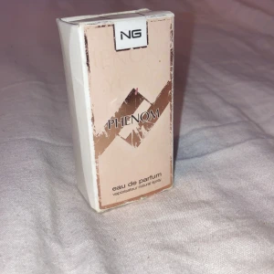 Parfym  - Nästan oanvänd parfym som luktar lite citrus aktigt.