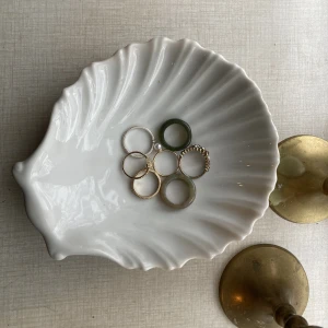 Blandade ringar!  - Se pris på bilderna!!! Blandade priser. Betala för 2 få 3! Eller köp alla för 120 kr. Skriv för mer bilder eller beskrivning. 