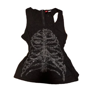 Linne - Super fint svart skelett linne💞står storlek S men är lite stor i storleken.