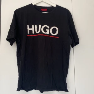 Hugo Boss t-shirt - HERR Hugo Boss t-shirt. Gott skick. Nypris 400kr.