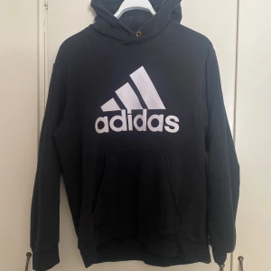 Adidas Hoodie - I bra skick 