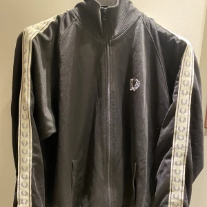 Fred Perry tracktop  - Fint skick, nypris 1300