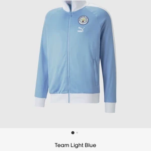 Manchester city track jacket  - Helt ny track jacket med lappar kvar i storlek M och L  Nypris 899