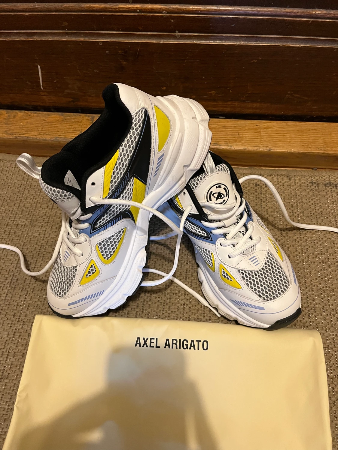 Oanvända Axel Arigato - 90