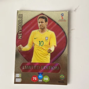 Fotbollskort - Neymar Jr limiter edition Russia 2018 FIFA world cup. Längd: 9 cm. Bredd: 6,3 cm.