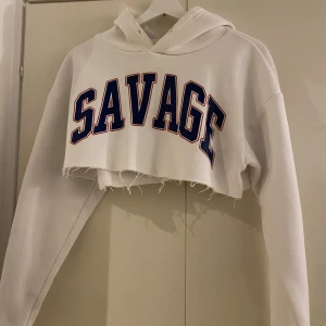 Fashionova cropped hoodie - Fashionova hoodie använd 2-3 gånger i mycket bra skick. Storlek S
