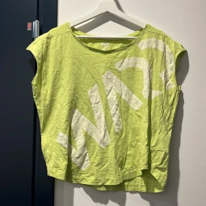 Tröja  - Tröja som inte längre kommer till användning för mig. 