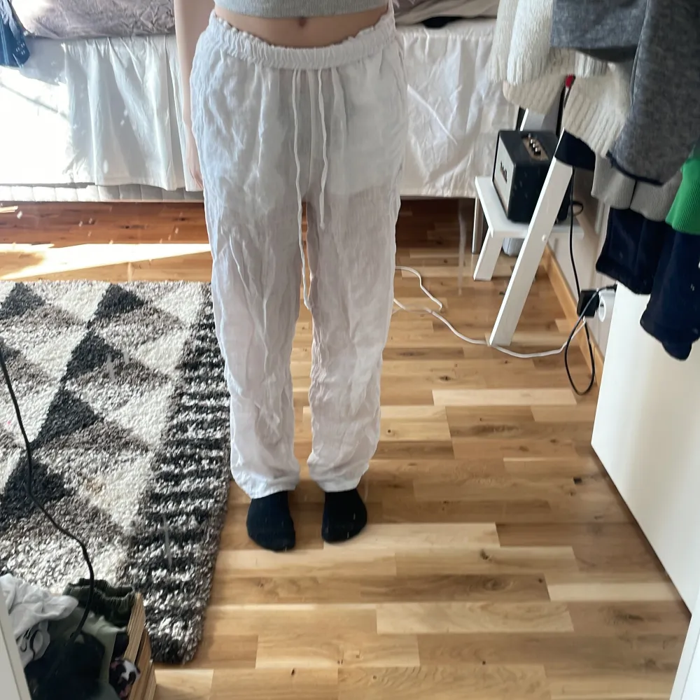 Linnebyxor från Chelsea som tyvvär inte passar mig, skicka för fler bilder❤️. Jeans & Byxor.