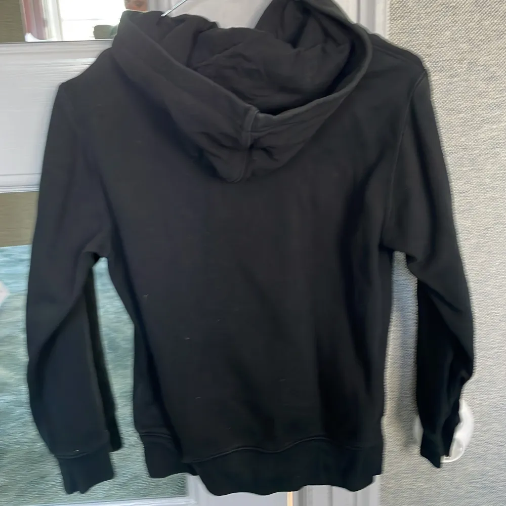 snygg polo hoodie svart, Skick:7/10. Tröjor & Koftor.