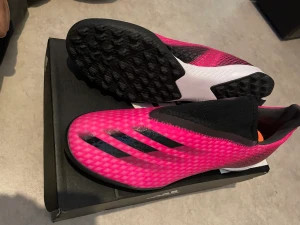 Fotbollsskor  - Nyskick, aldrig använt, Pris går att diskuteras