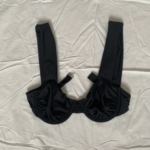 Bikinitopp - Svart bikinitopp från NAKD aldrig använd 