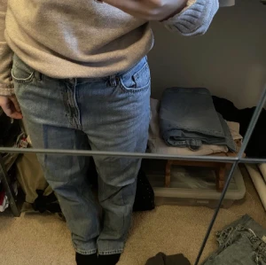 Monki jeans - Jeans från monki, modell taiki Stl 29