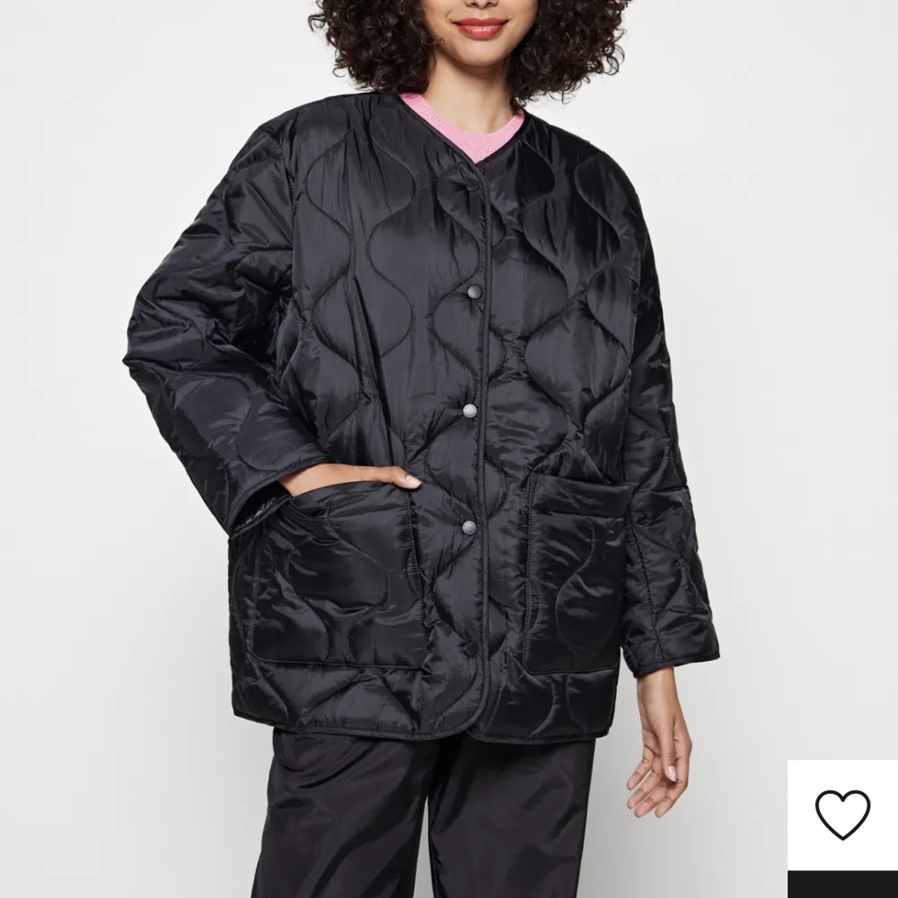 Looking for weekday sinai jacket in S size. Jackor.