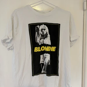 T-Shirt  - T-Shirt med tryck Knappt använd