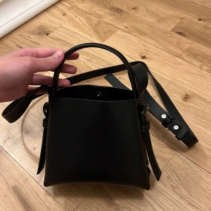 Mango väska - Ny skick! Köparen står för frakt!