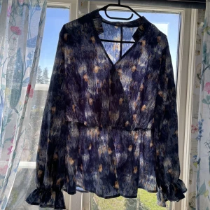 Fin blus - En blus i storlek L/XL