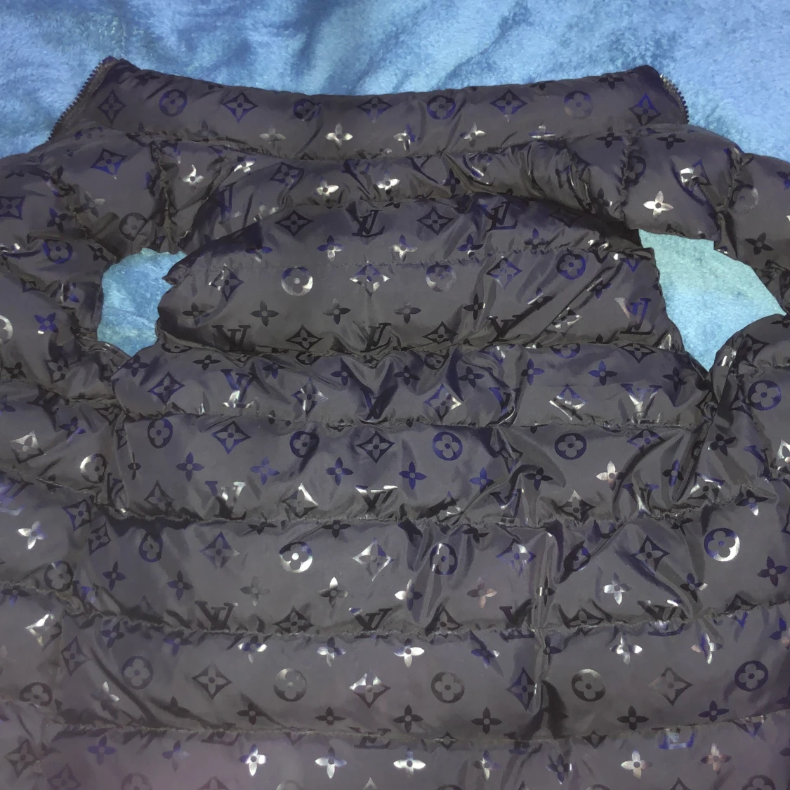 Louis Vuitton väst  - 90