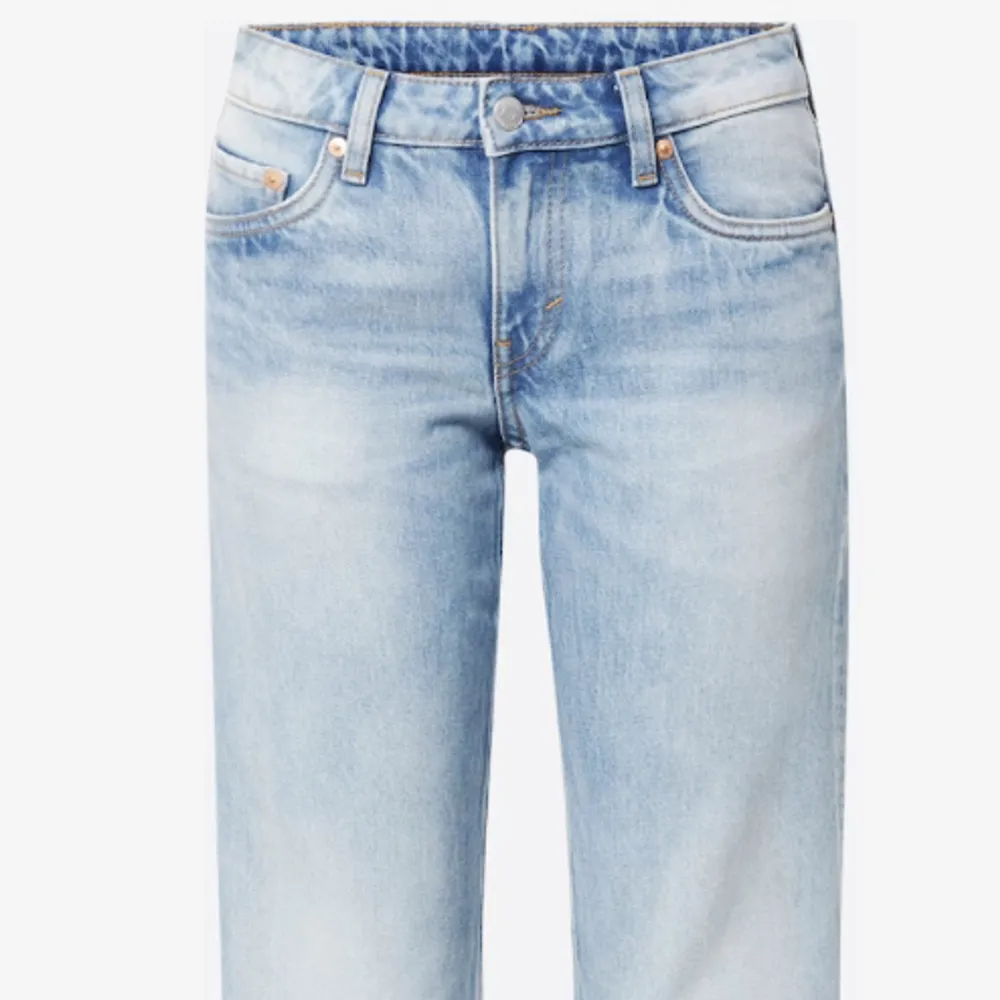 Nya weekday jeans som inte passar mig längre. Pris går att diskuteras, skriv för mer frågor eller egna bilder❣️. Jeans & Byxor.