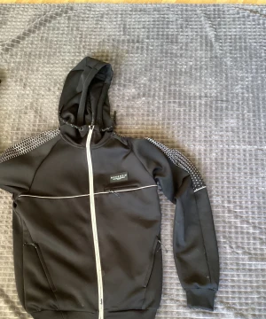 Mckenze tröja - Använd i bra skick 