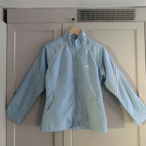 Adidas Track Jacket  - Cond: 10/10  Storlek: M   Köparen står för frakt, kan mötas upp på Södermalm! 