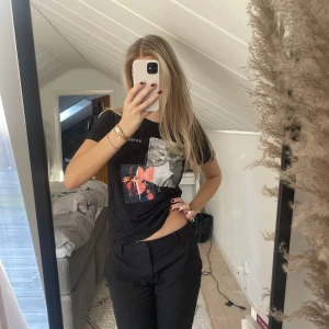 T shirt  - T shirt med tryck från Gina i storlek S. ☺️ 90kr + frakt 