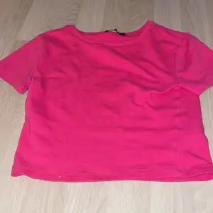 Rosa t-shirt! Super fin till sommaren. Aldrig andvänd. Köpte i Spanien!