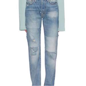Säljer dessa trendiga jeans från Acne Studios Blå Konst, endast använda 1-2 gånger. Säljer då de ej kommer till användning. Möts upp i Stockholm eller fraktar (köpare står för frakt) 💖