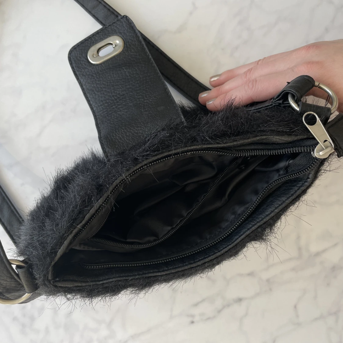 Svart pälsväska - 91