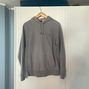 Paul Smith hoodie  - Grå hoodie från PS Paul Smith  Storlek: S