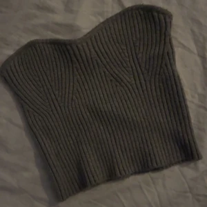 Zara topp - Säljer denna topp från zara i storlek s, snålt användt 💕