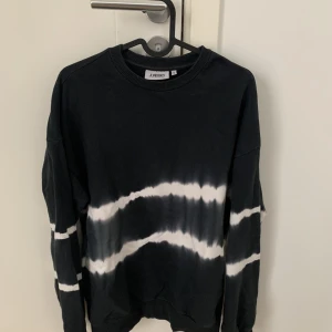 Junkyard Sweatshirt - Junkyard crewneck eller sweatshirt, säljs då jag inte använder den. Använd men i bra skick.