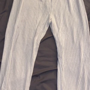 Gina beiga byxor  - Vill inte ha dem för att jag har 2 par