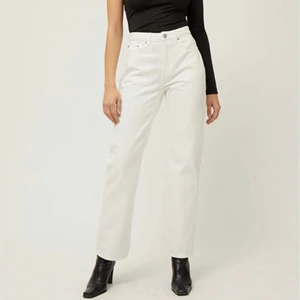 jeans - Weekday voyage jeans, storlek 34, nypris 500kr💗