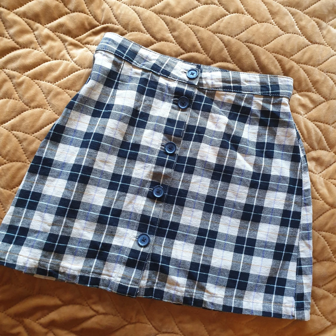 Söt rutig kort kjol