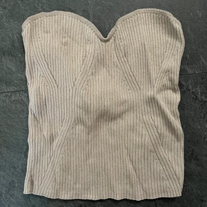 Bandeau/tubtopp gina tricot  - Nästan helt oanvänd då den tyvärr inte passar mig