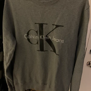 Calvin klein  - Jag har för mycket kläder så rensar garderoben. Storlek L 