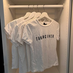 4 t-shirts för 60kr - Sista t shirten är helt vit och från ASOS. Första T-shirt är från Dr Denim. Andra är från Gina och tredje är från hm