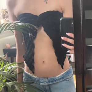 Topp  - En super snygg tröja från SHEIN! Knappts använd o köptes nästan precis! Säljer då den inte kommer till användning tyvärr❤️ skriv för mer info