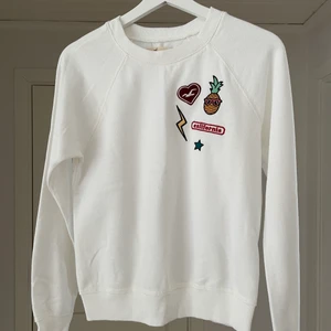 Tröja - Vit sweatshirt från Hollister, knappt använd