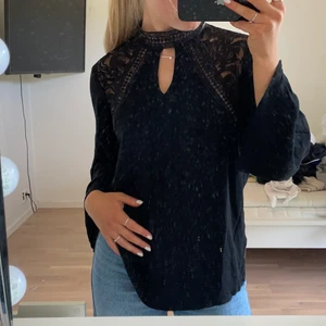 Svart blus - Superfin svart blus, kommer tyvärr inte ihåg vart den är köpt med det står ”culture” på lappen, köparen står för frakten på 49kr 