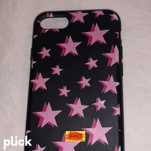 Mobilskal iPhone 7/8 - Ett jätte fint mobilskal från Teknikmagsinet. Nästan aldrig använt ! Köp inte direkt utan kontakta först. Fler bilder kan tas och tvättar innan postningen såklart, lånad bild !  Skriv till mig för fler frågor. Köpt för 199kr