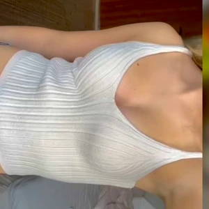 linne - gulligt ribbat linne användt ca 2 gånger💖  det är typ beigt och inte så vitt som det ser ut på bilden! 