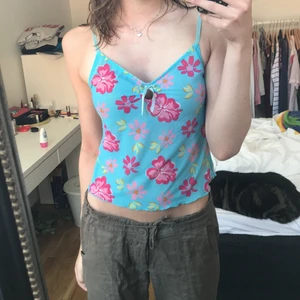 Meshlinne  - Funderar på att sälja denna fina meshtopp isåfall för ett bra pris !!🌸🌸 VAR SNÄLLA ATT INTE TRYCKA PÅ KÖP DIREKT!