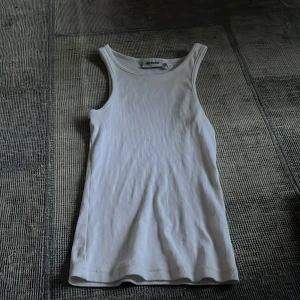 Linnen - 1 linne/40 kr  2 linnen/70 kr 3 linnen/ 100 kr 