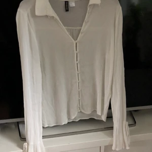 Blus/ topp - Söt topp i fint skick, endast använd 1 gång. Från Divided, Hm