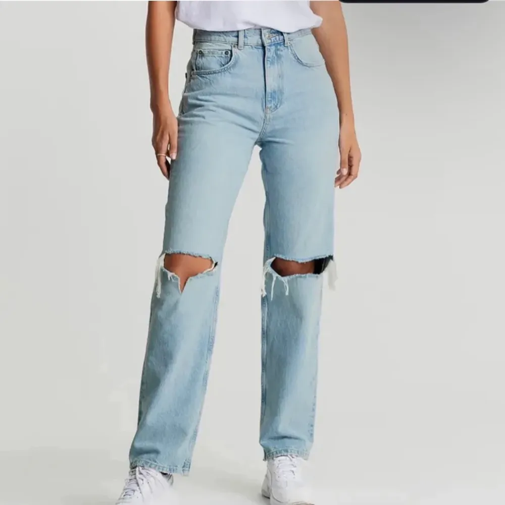 Superfina jeans från Gina tricot💓 Använda en del men inga defekter! Nypris 499kr. Skriv privat vid frågor😊. Jeans & Byxor.