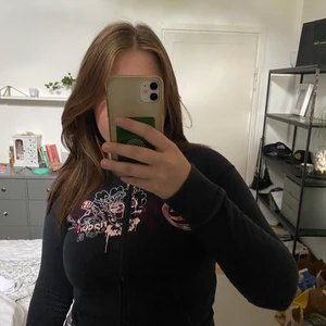 Ripcurl hoodie - jättefin hoodie köpt secondhand tyvärr för liten för mig