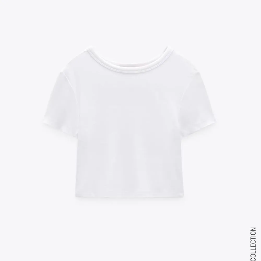 vit t-shirt, från zara aldrig använd❤️ 30kr+frakt . T-shirts.
